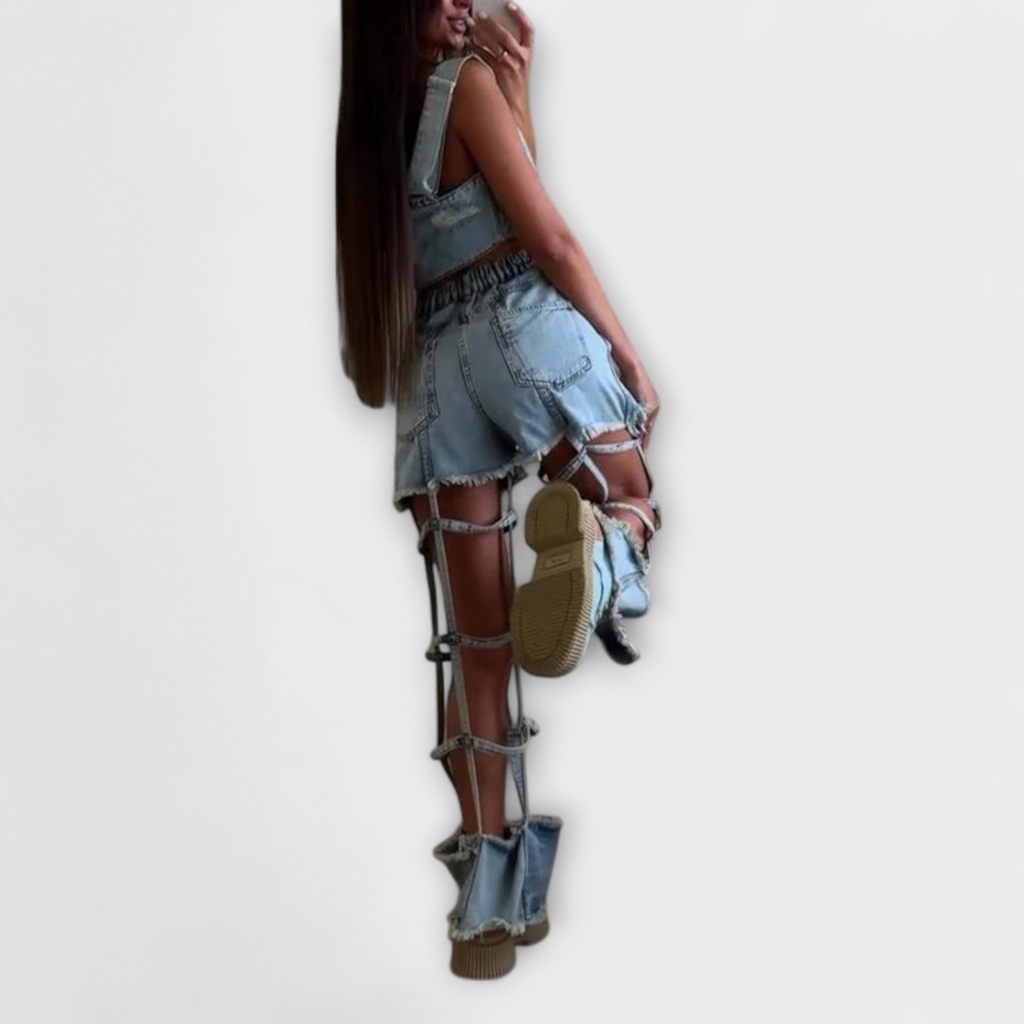 Gaia - Stylový světle modrý denimový crop top s detaily na ramínkách a setem roztrhaných šortek