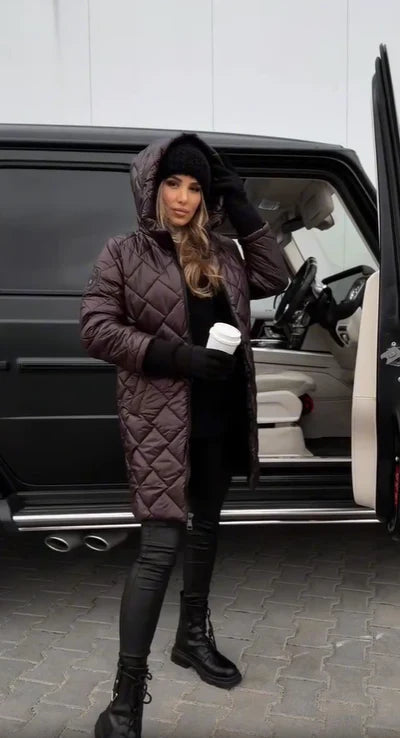 Bogna | Elegantní prošívaná péřová bunda s kapucí